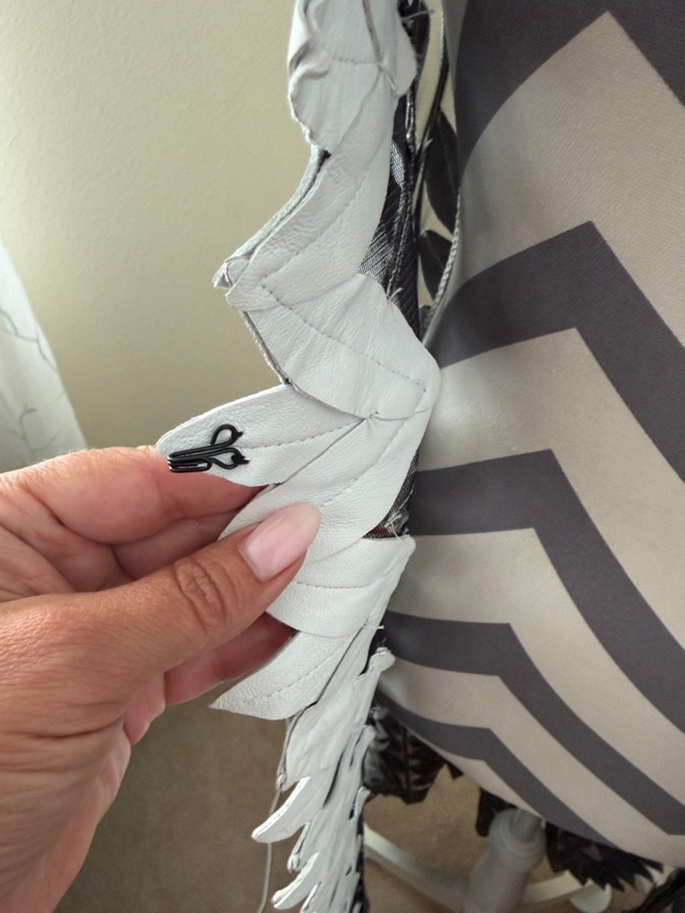 By Belgin FrancisWhite Leaf Appliqué Leather Overlay West - Picture 5 of 6